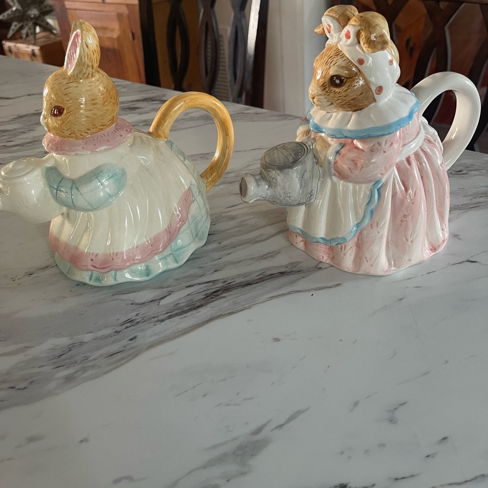 Vintage decorative Lillian Vernon bunny teapots.